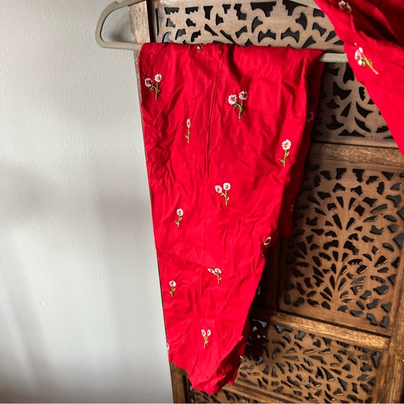 Red Pakistani 2 piece Embroidered Kurta Set - Picture 5 of 7